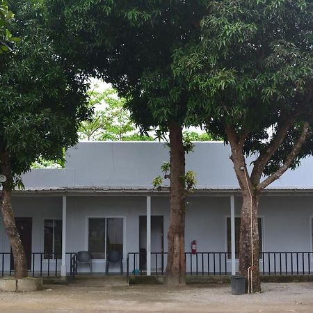 Sergi'S Resort And Hotel Palompon 外观 照片