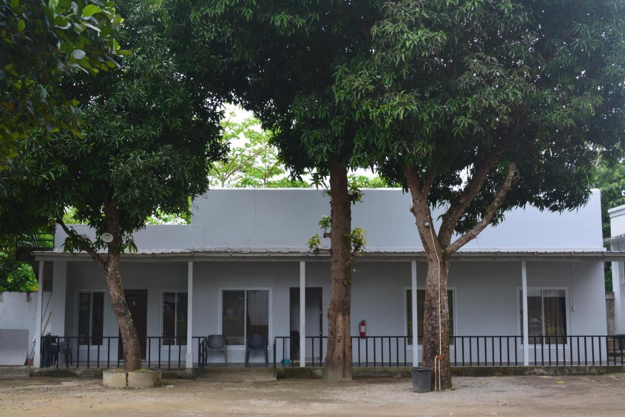 Sergi'S Resort And Hotel Palompon 外观 照片